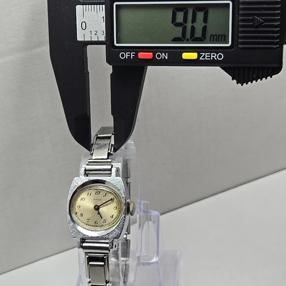 Womens Vintage Timex Bracelet Manual Wind Watch Silver Tone Running - Picture 5 of 11